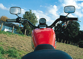 Harley-Davidson XL 883 R