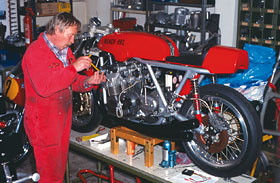 Münch URS Rennmaschine