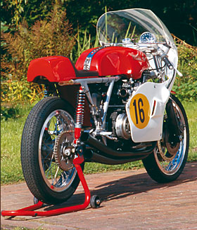 Münch URS Rennmaschine