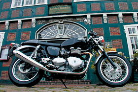 Thriumph Thruxton 900
