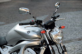 Nackte Yamaha Fazer 600