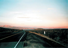 Alpenglühen über den Lava Mountains