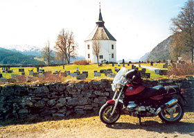 Kiche am Vinjefjord.