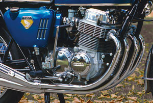 Honda-CB750four_Motor