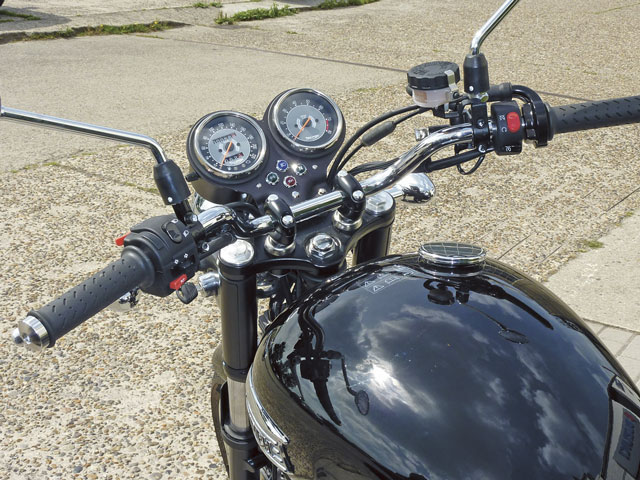 Triumph Bonneville SE Modell 2010 mit Zahnriemen