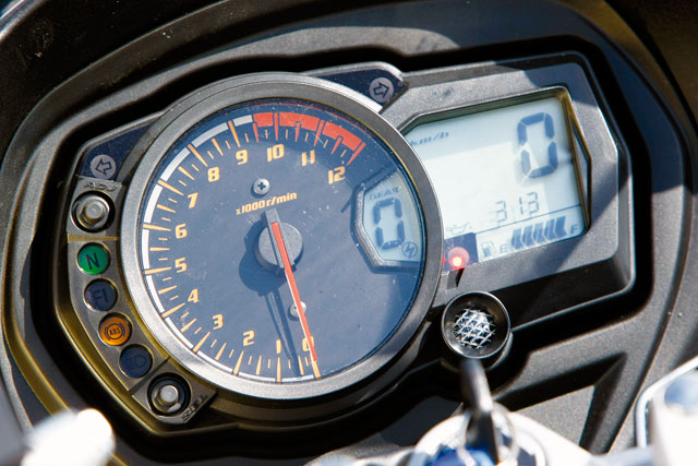 Suzuki GSX 1250 FA Modell 2010 Cockpit