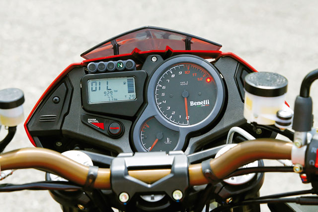 Benelli TnT R 160 Modell 2010 Cockpit
