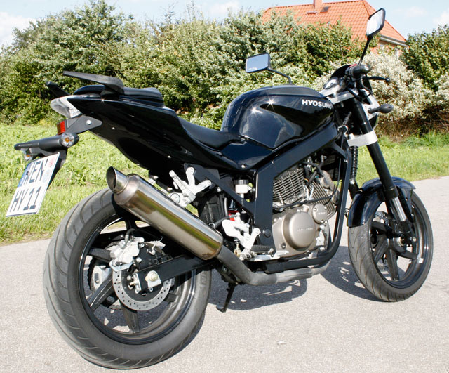 Hyosung GT 250i naked