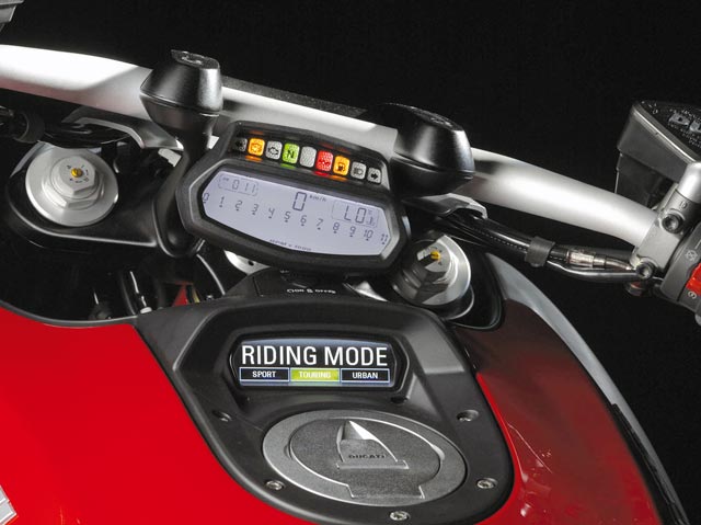 Ducati Diavel Cockpit