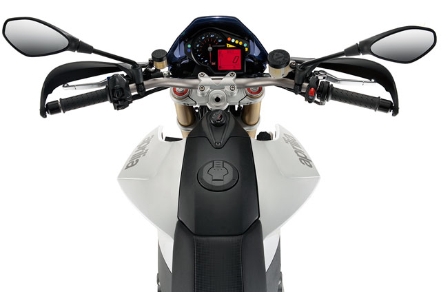 Aprilia Dorsoduro 1200 Modell 2011 Cockpit