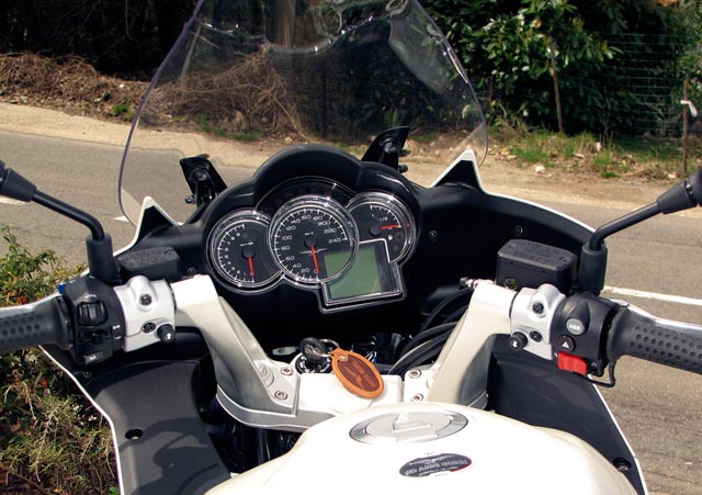 Moto Guzzi Norge GT8V Modell 2011 Cockpit