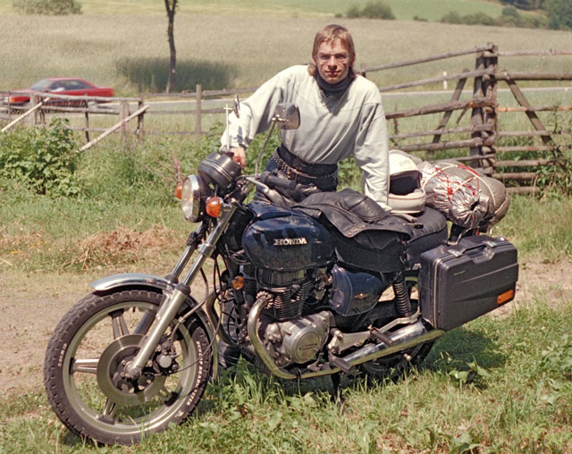 1986 als Frischling mit meiner Honda CB 400 T (nicht CB 400 N, das wäre die kantige Version)
