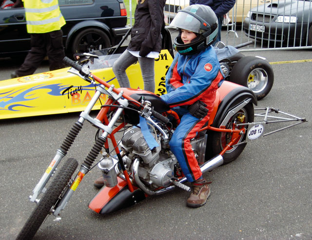 Jaska mit seinem Dragster