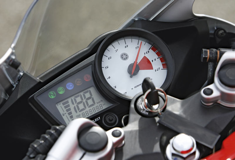 Yamaha YZF 125 R Cockpit