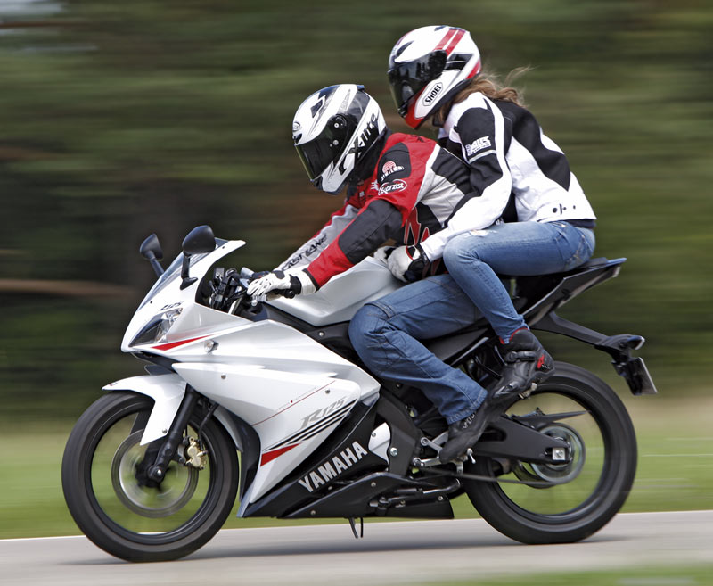 Yamaha YZF 125 R mit Sozia