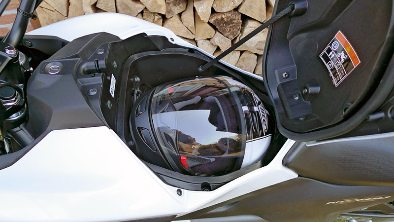 Honda NC 700 X Helmfach