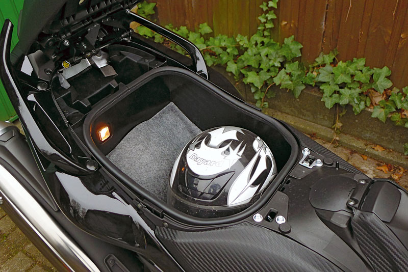 Yamaha TMax ABS Modell 2012 Helmfach