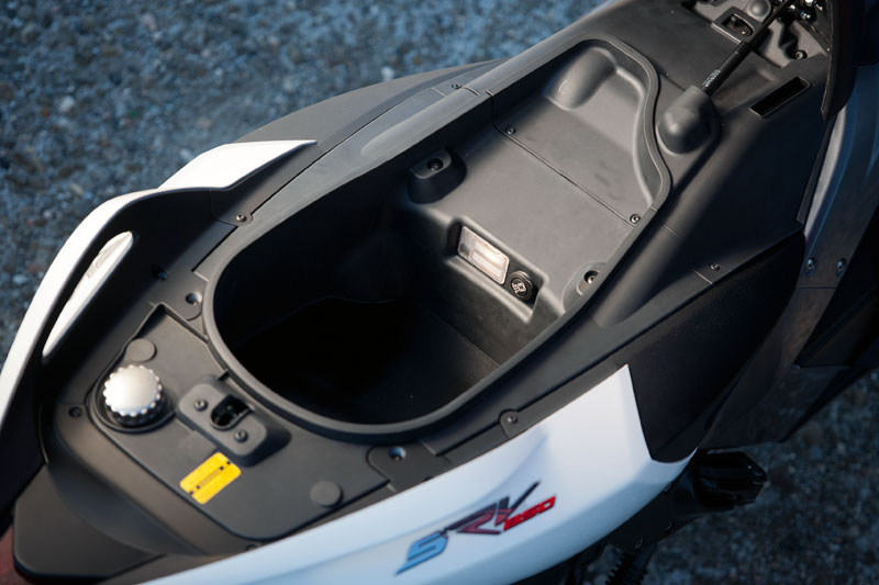 Aprilia SRV 850 Helmfach