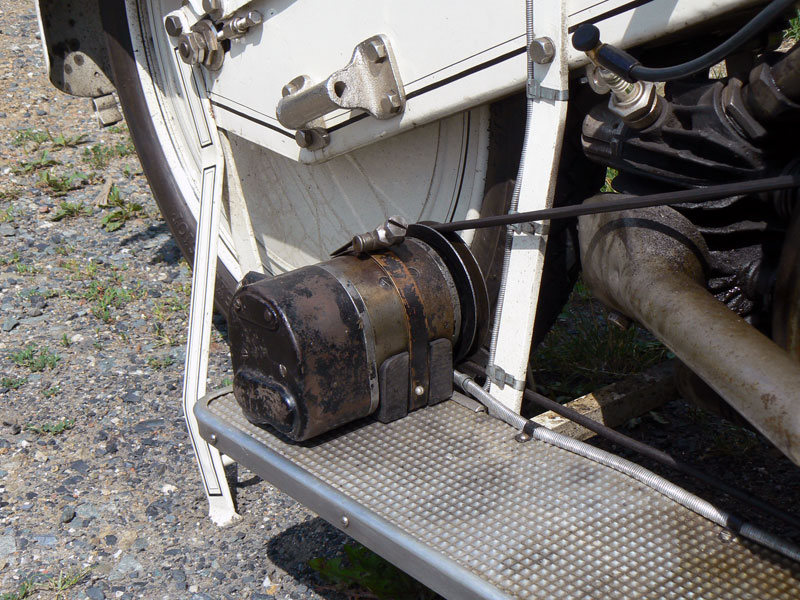 Lichtmaschine auf Trittbrett - Mars A20 - die weiße Mars