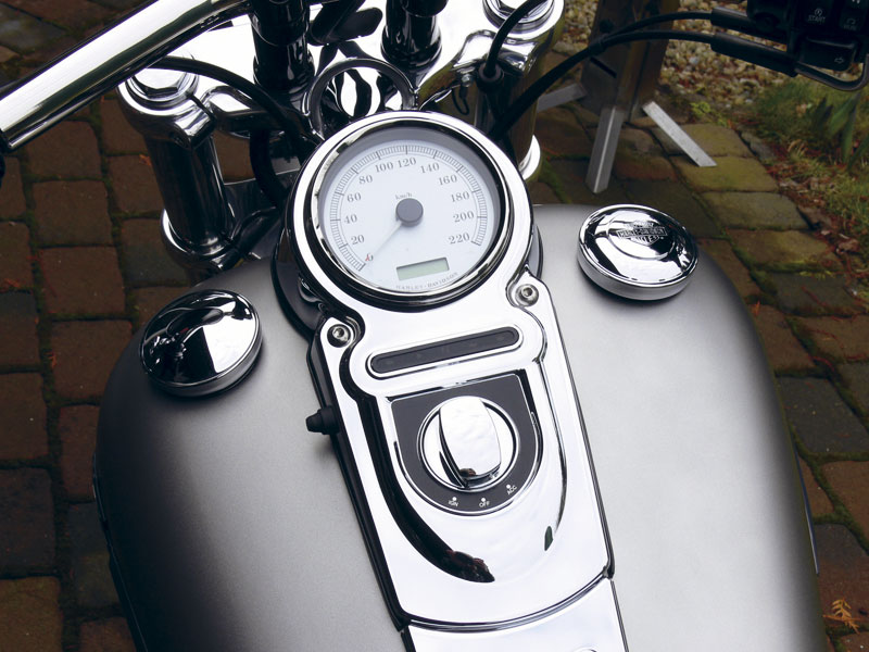 Tankonsole-Harley-Davidson_Fat-Bob