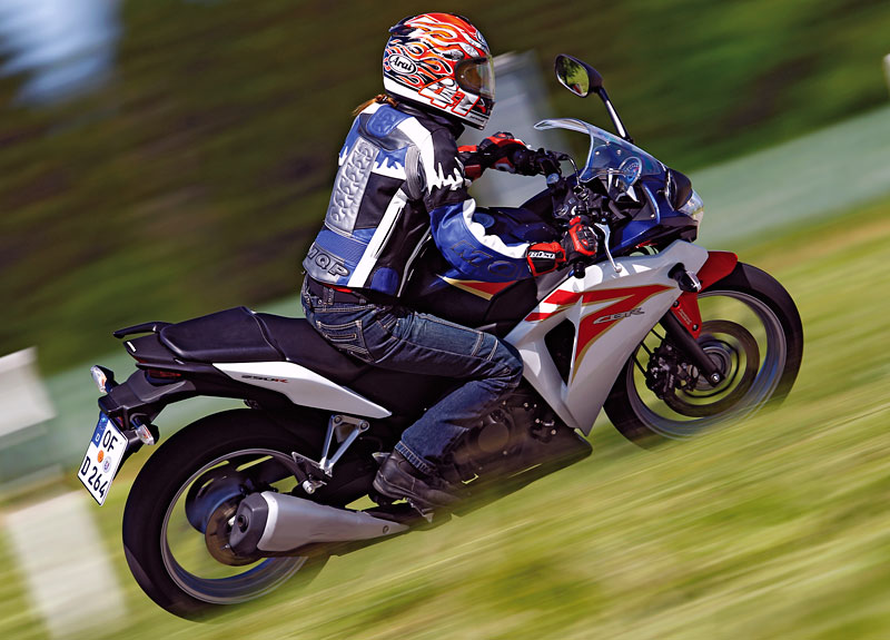 Honda-CBR-250-R_rechts