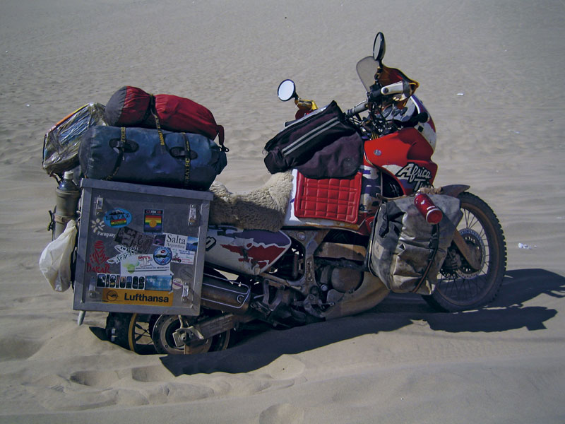 Festgefahren auf dem Weg durch die Wüste nach Paracas