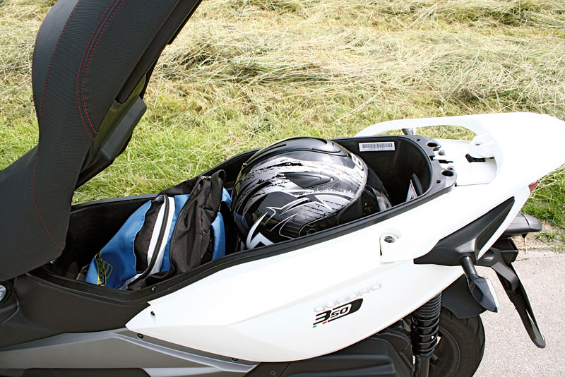 Quadro 350D Helmfach