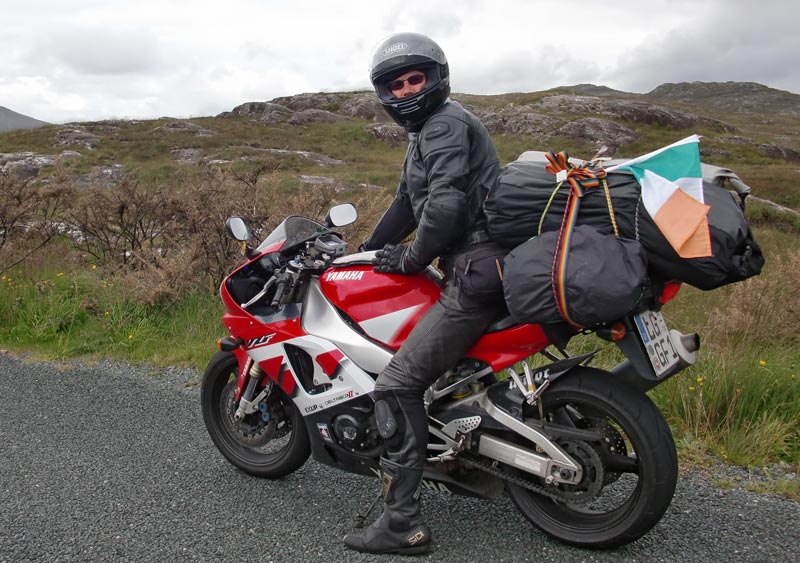 2010 Vollbepackt auf Singleroads im Nordosten Irlands