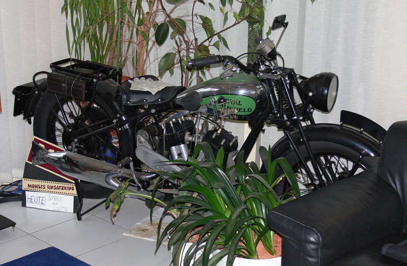 Royal Enfield im Wohnzimmer
