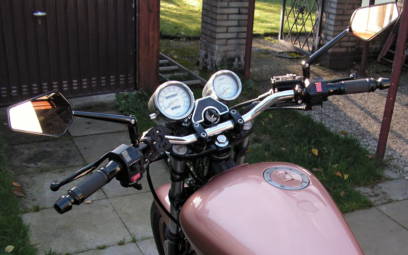 Yamaha-YX600-Radian Cockpit
