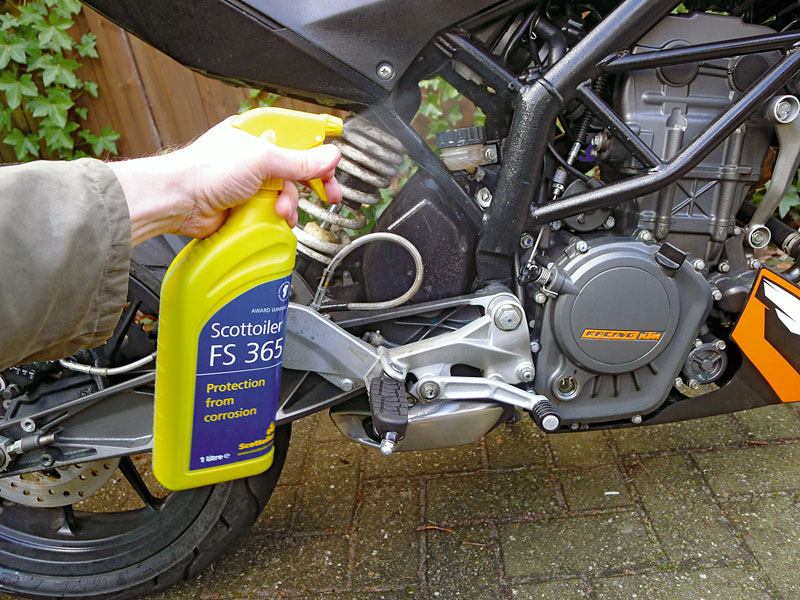 Scottoiler FS365 gründlich auftragen