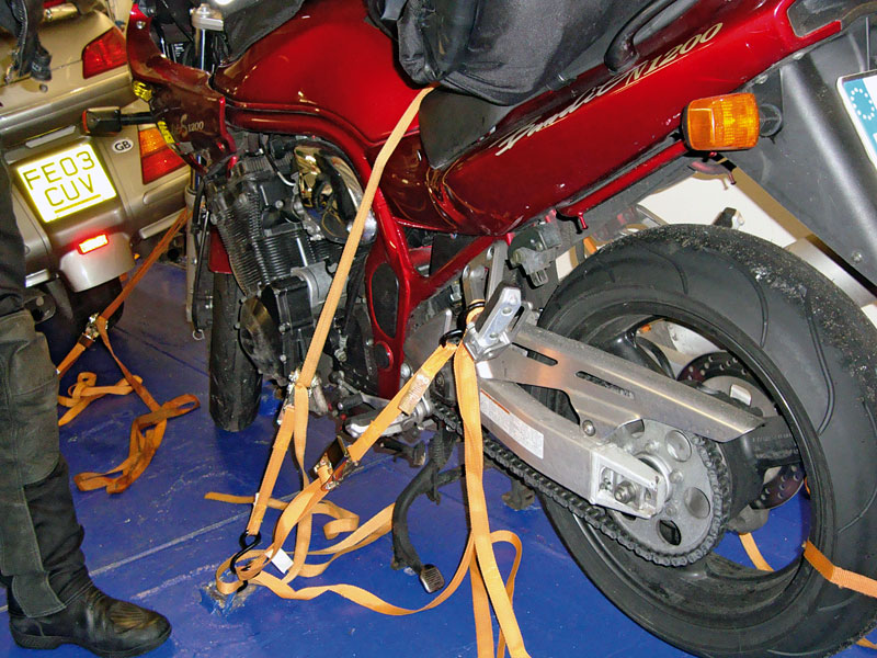 Motorrad sicher verzurren