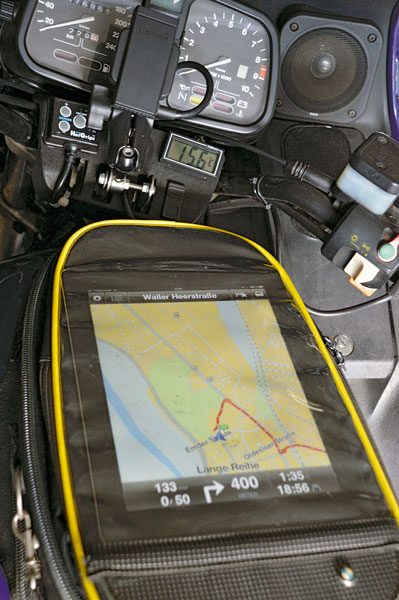 iPad im BMW-Tankrucksack