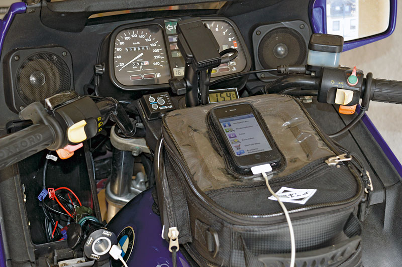 iPhone auf Tankrucksack