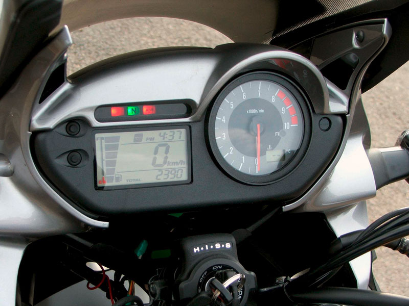 Honda-XL700V-Transalp-Cockpit