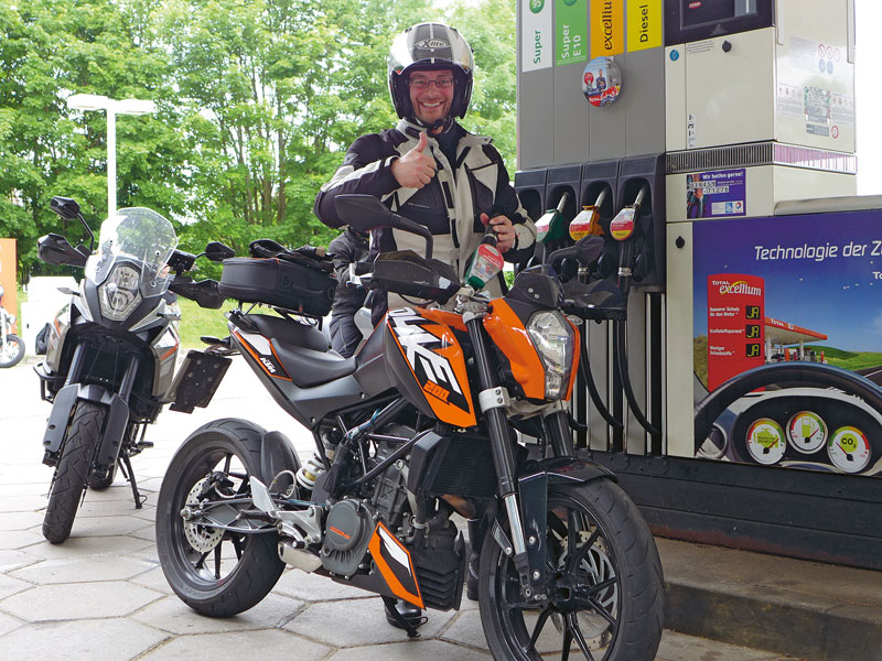 KTM 200 Duke Tanken