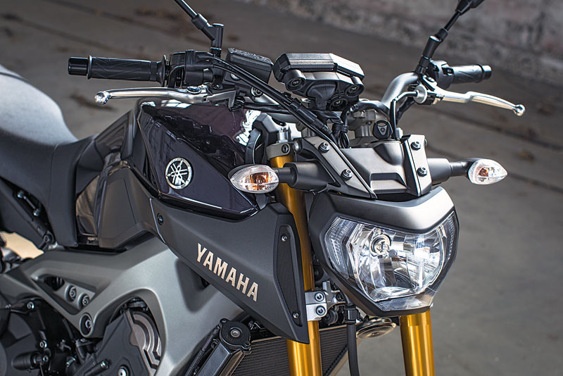 Gewolltes Design-Cockpit, kein Unfall!