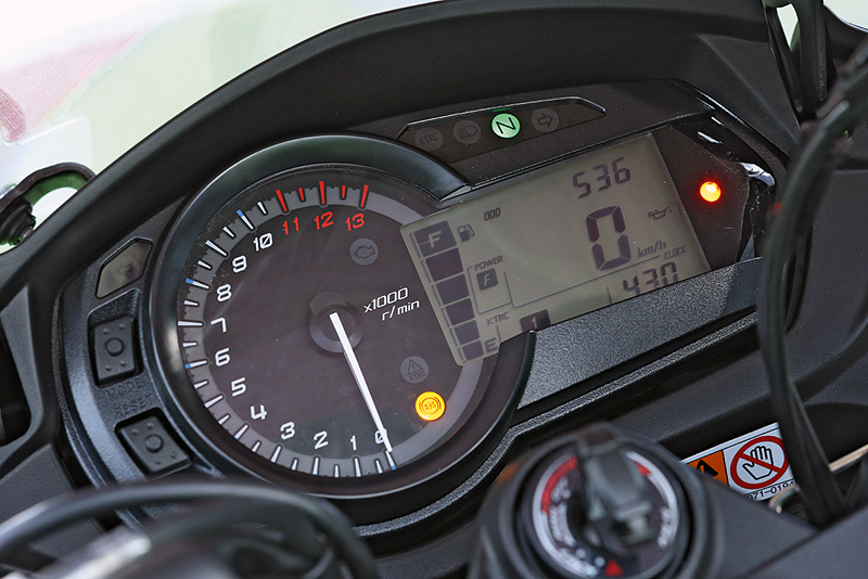Kawasaki-Z1000SX 2014-Cockpit