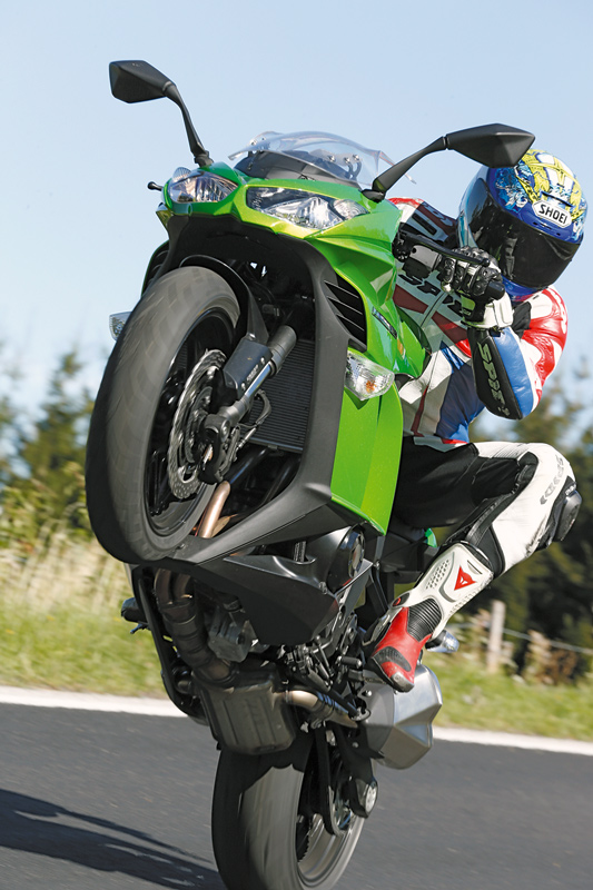 Kawasaki-Z1000SX 2014-Wheelie