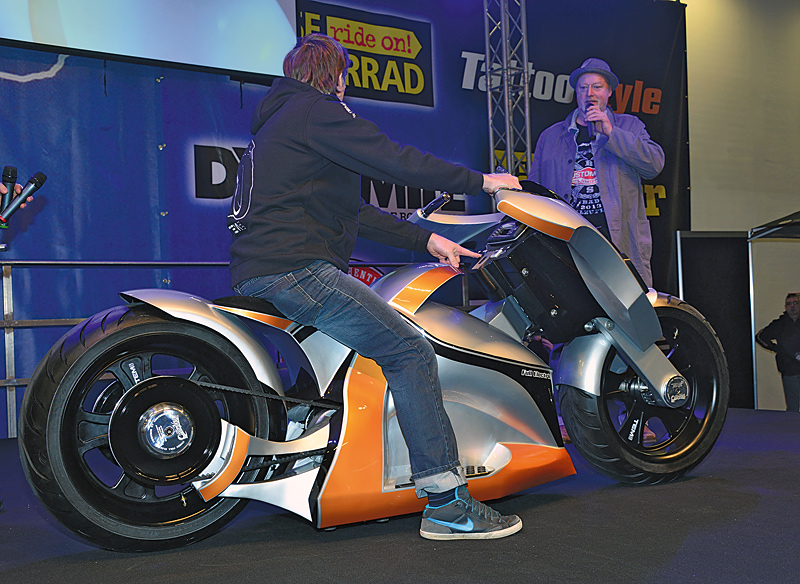 Frau Reuter präsentiert TEM 01