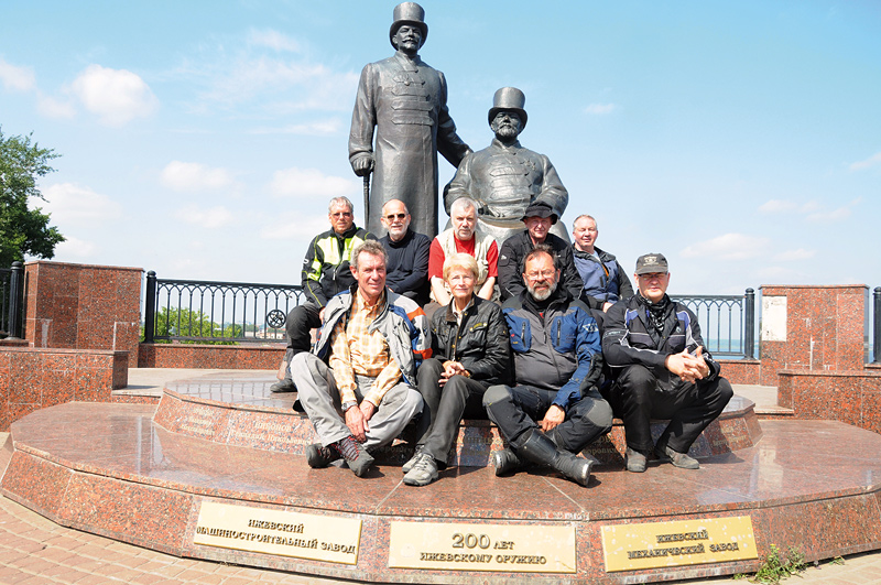 Gruppenfoto-aller-Teilnehmer-in-Ishewsk