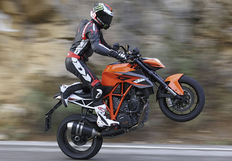 KTM-1290-Super-Duke-Wheelie