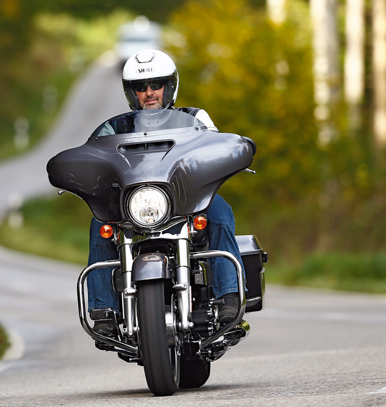 Harley-Davidson-Street-Glide Front