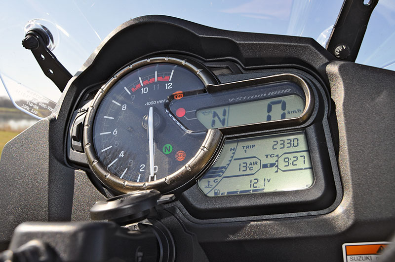 Suzuki-VStrom-1000-Cockpit
