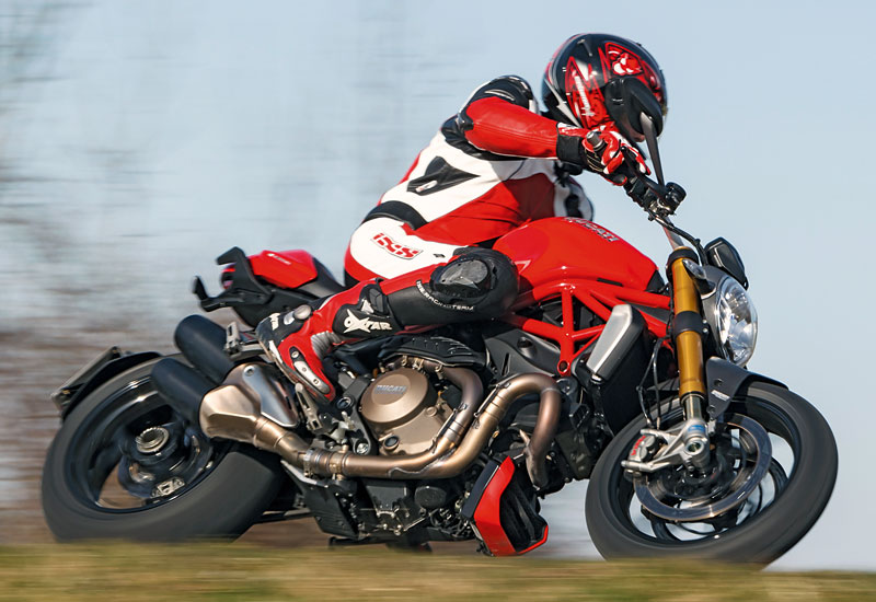 Ducati-Monster-1200S 