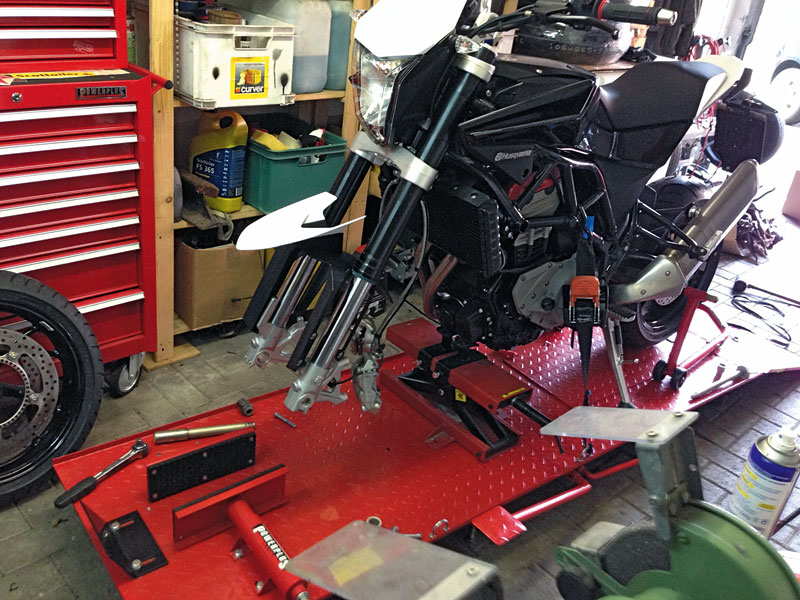 Husqvarna Nuda 900 ABS Reifenwechsel