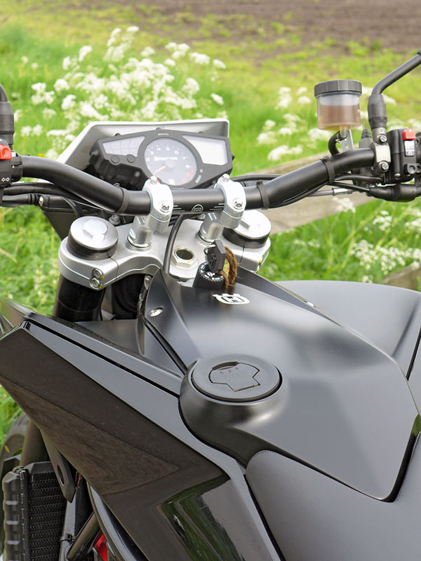 Husqvarna Nuda 900 ABS Tank-Attrappe