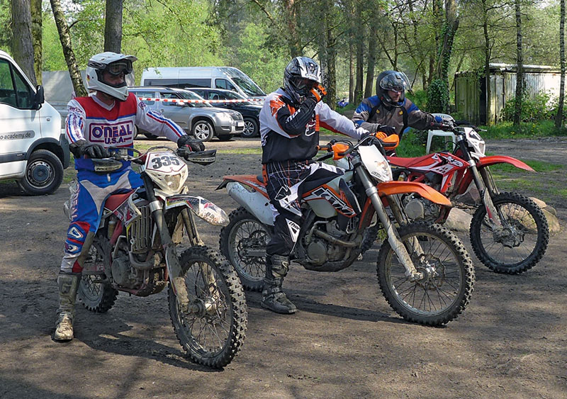 Endurotraining - Sportfahrer-Gruppe