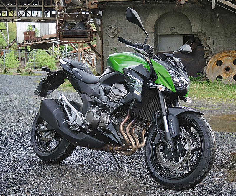 Kawasaki-Z800-2014-rechts