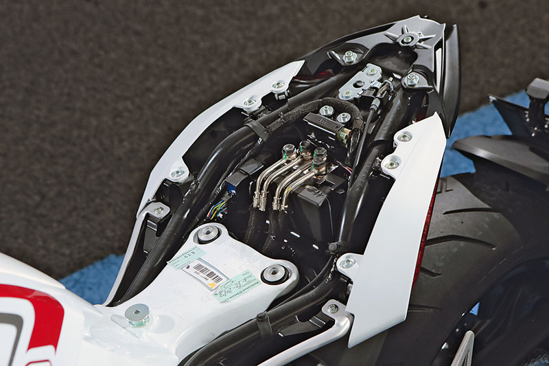 MV-Agusta-Brutale-800-Dragster-Bosch-ABS